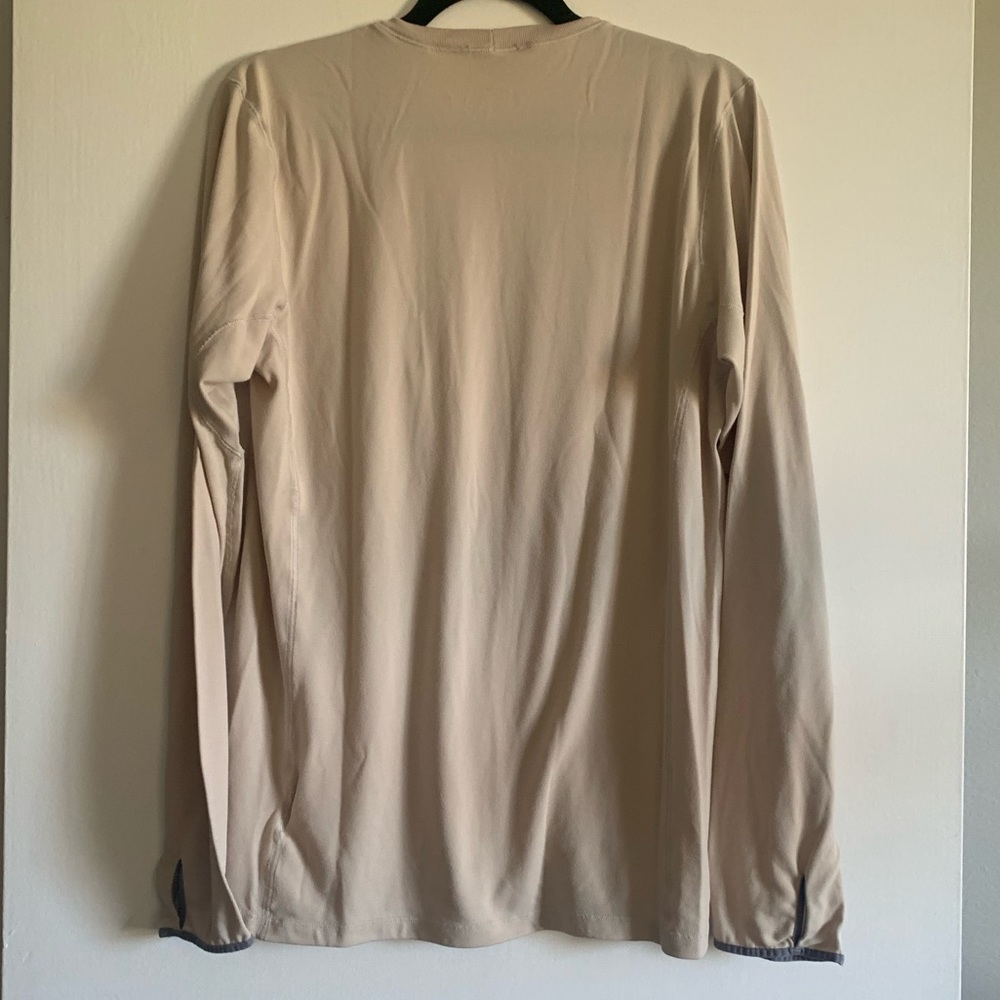 Patagonia Beige Long Sleeve Thumb Hole Front Zipper Pocket Top size Small EUC - Picture 2 of 7